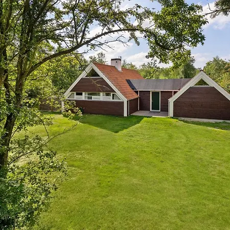 Holiday home Gorgeous In With Wifi Humble